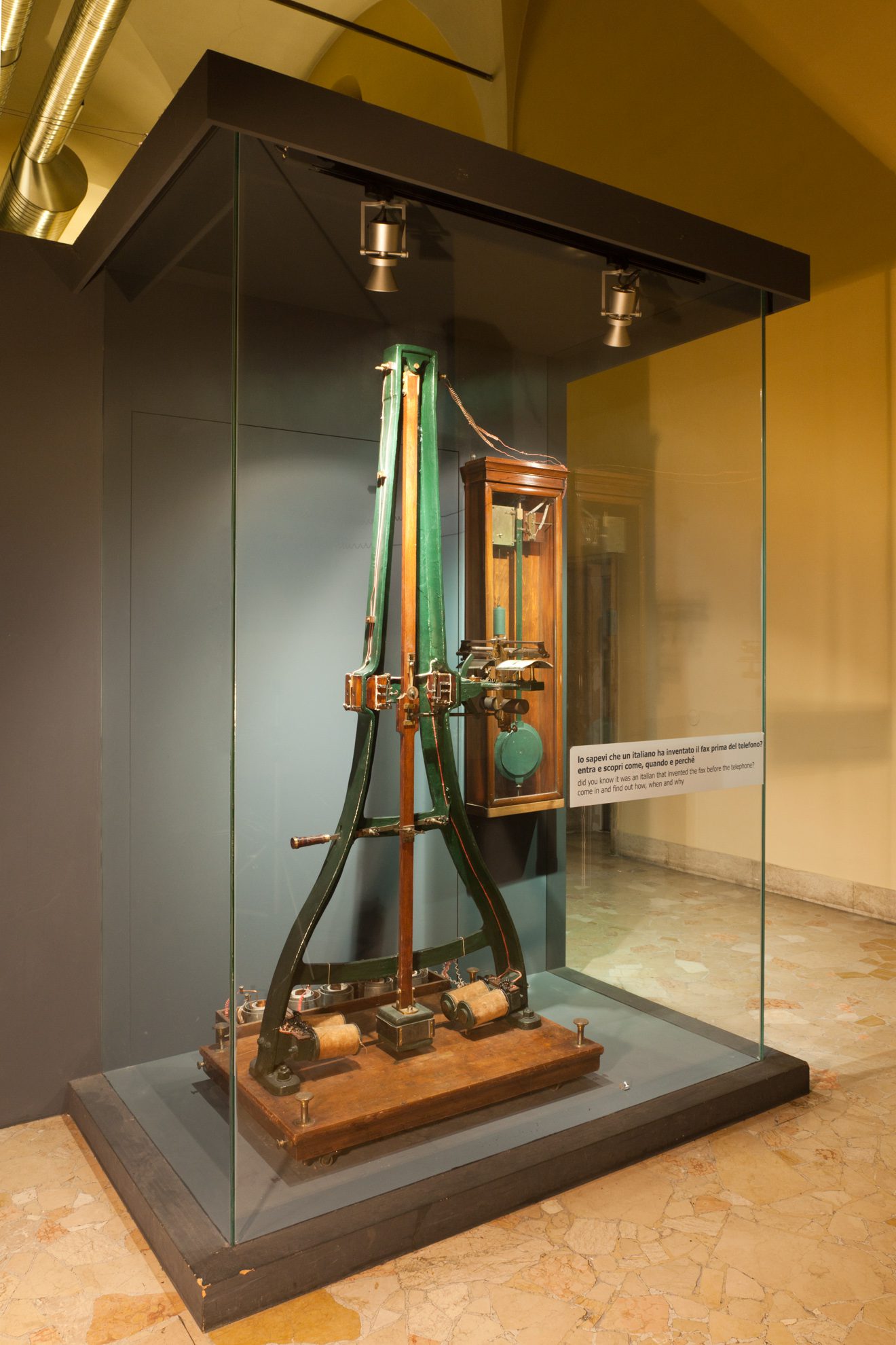Pantélégraphe de Giovanni Caselli exposé au musée des Sciences et des Techniques de Milan